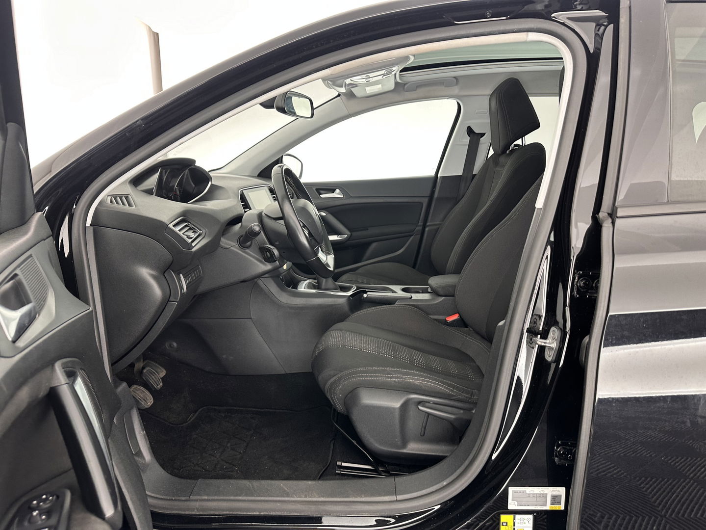 Peugeot 308 SW 1.6 BlueHDI Blue Lease Executive *PANO | NAVI-FULLMAP | ECC | PDC | CRUISE | CAMERA | TOWBAR | COMFORT-SEATS | 16''ALU*