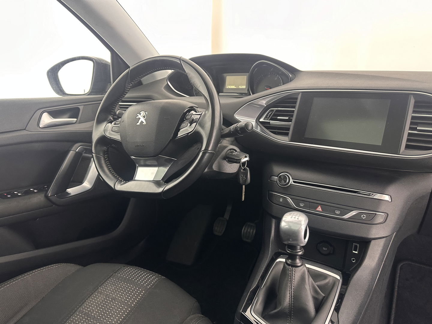 Peugeot 308 SW 1.6 BlueHDI Blue Lease Executive *PANO | NAVI-FULLMAP | ECC | PDC | CRUISE | CAMERA | TOWBAR | COMFORT-SEATS | 16''ALU*