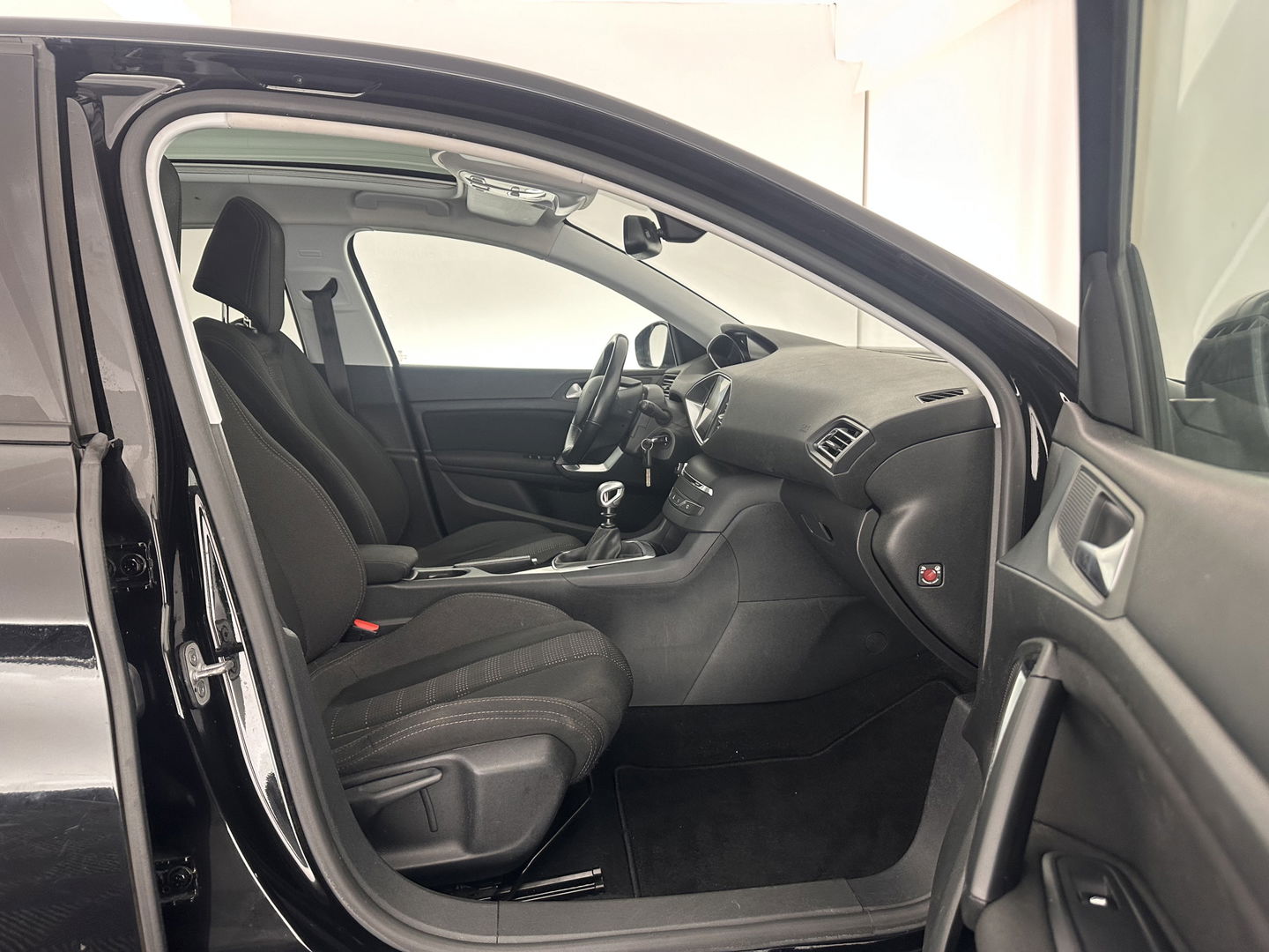 Peugeot 308 SW 1.6 BlueHDI Blue Lease Executive *PANO | NAVI-FULLMAP | ECC | PDC | CRUISE | CAMERA | TOWBAR | COMFORT-SEATS | 16''ALU*
