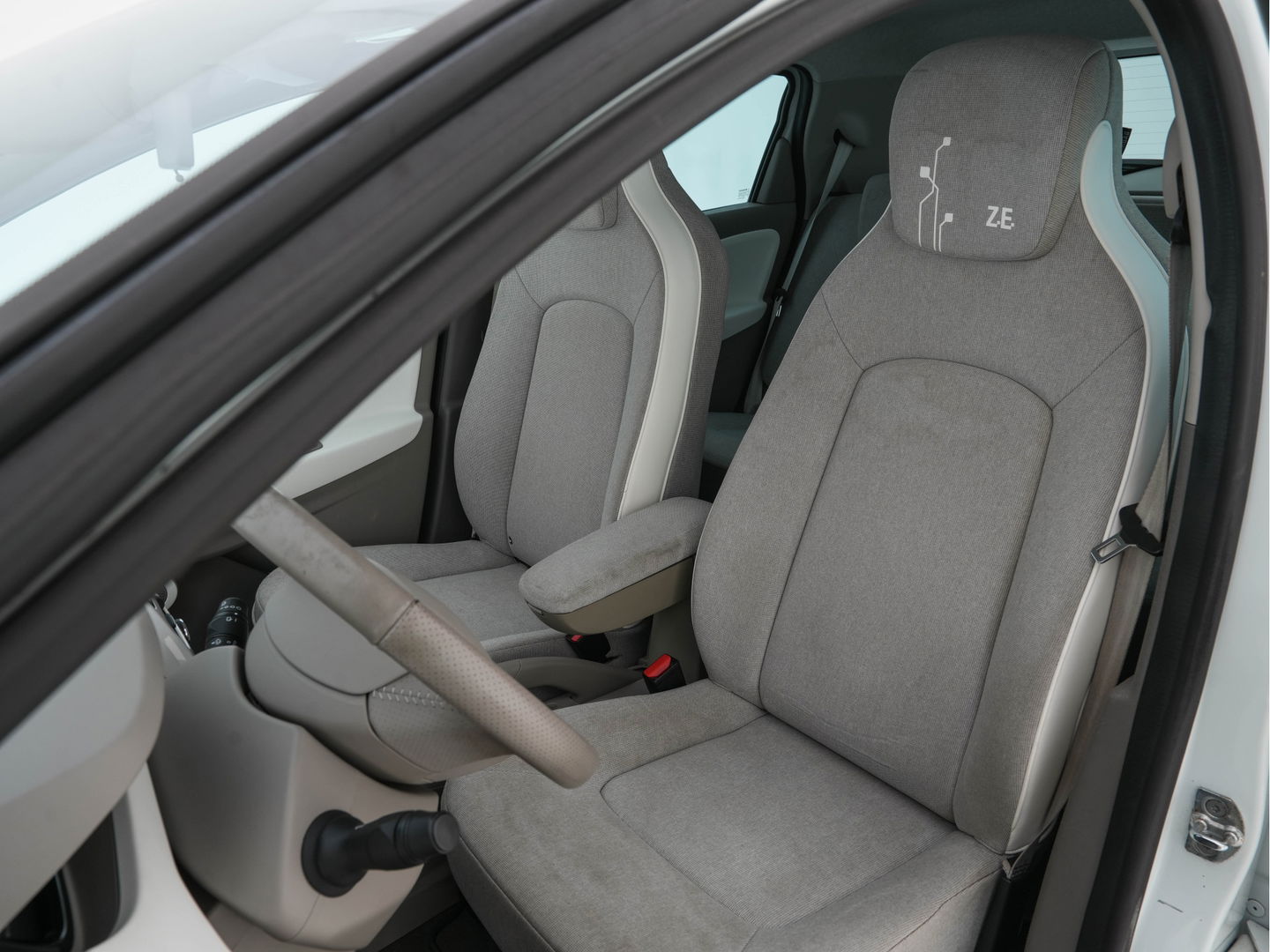 Renault ZOE Q210 Zen Quickcharge 22 kWh Koop Accu [ 3-Fase ] Aut. *NAVI-FULLMAP | DIGI-COCKPIT | KEYLESS | CAMERA | COMFORT-SEATS | ECC | PDC | CRUISE |  16''ALU *