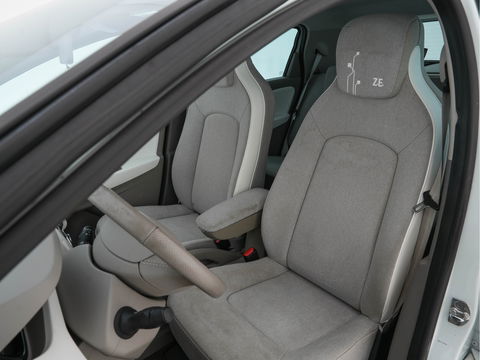 Renault ZOE Q210 Zen Quickcharge 22 kWh Koop Accu [ 3-Fase ] Aut. *NAVI-FULLMAP | DIGI-COCKPIT | KEYLESS | CAMERA | COMFORT-SEATS | ECC | PDC | CRUISE |  16''ALU *