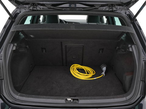 Volkswagen Golf 1.4 TSI GTE Executive-Plus-Pack Aut. *PANO | FULL-LEATHER | ADAPTIVE-CRUISE | FULL-LED | KEYLESS | CAMERA | NAVI-FULLMAP | ECC | PDC | TOWBAR | SHIFT-PADDLES | SPORT-SEATS | 18''ALU*