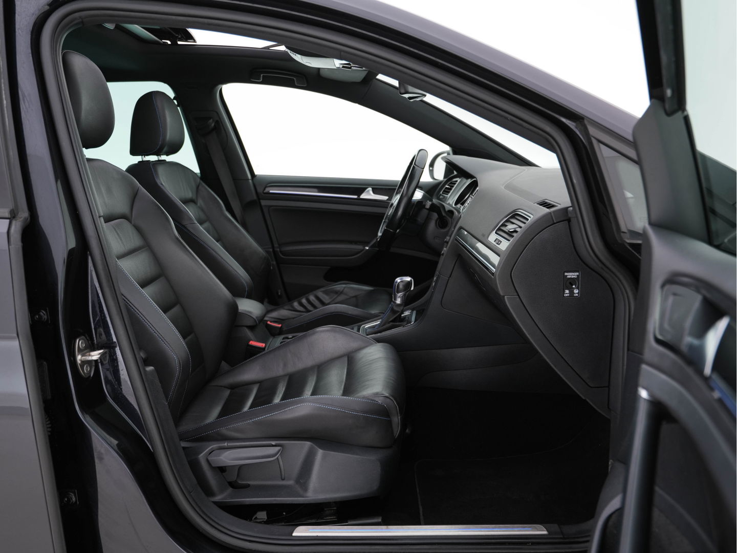 Volkswagen Golf 1.4 TSI GTE Executive-Plus-Pack Aut. *PANO | FULL-LEATHER | ADAPTIVE-CRUISE | FULL-LED | KEYLESS | CAMERA | NAVI-FULLMAP | ECC | PDC | TOWBAR | SHIFT-PADDLES | SPORT-SEATS | 18''ALU*