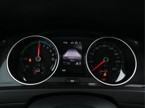 Volkswagen Golf 1.4 TSI GTE Executive-Plus-Pack Aut. *PANO | FULL-LEATHER | ADAPTIVE-CRUISE | FULL-LED | KEYLESS | CAMERA | NAVI-FULLMAP | ECC | PDC | TOWBAR | SHIFT-PADDLES | SPORT-SEATS | 18''ALU*