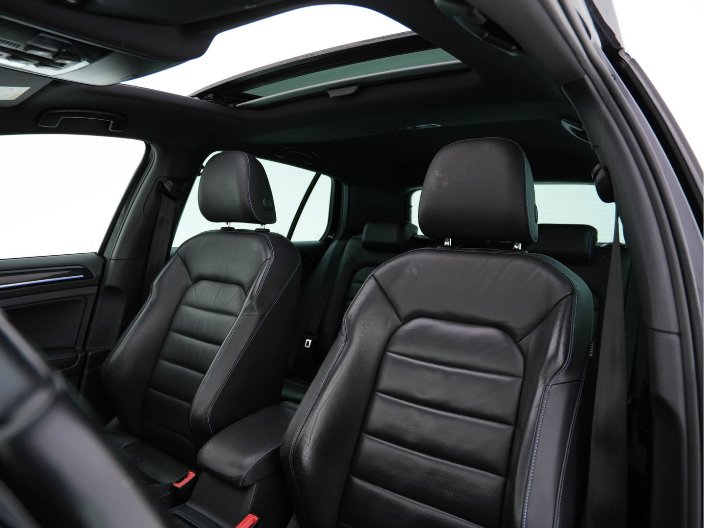 Volkswagen Golf 1.4 TSI GTE Executive-Plus-Pack Aut. *PANO | FULL-LEATHER | ADAPTIVE-CRUISE | FULL-LED | KEYLESS | CAMERA | NAVI-FULLMAP | ECC | PDC | TOWBAR | SHIFT-PADDLES | SPORT-SEATS | 18''ALU*