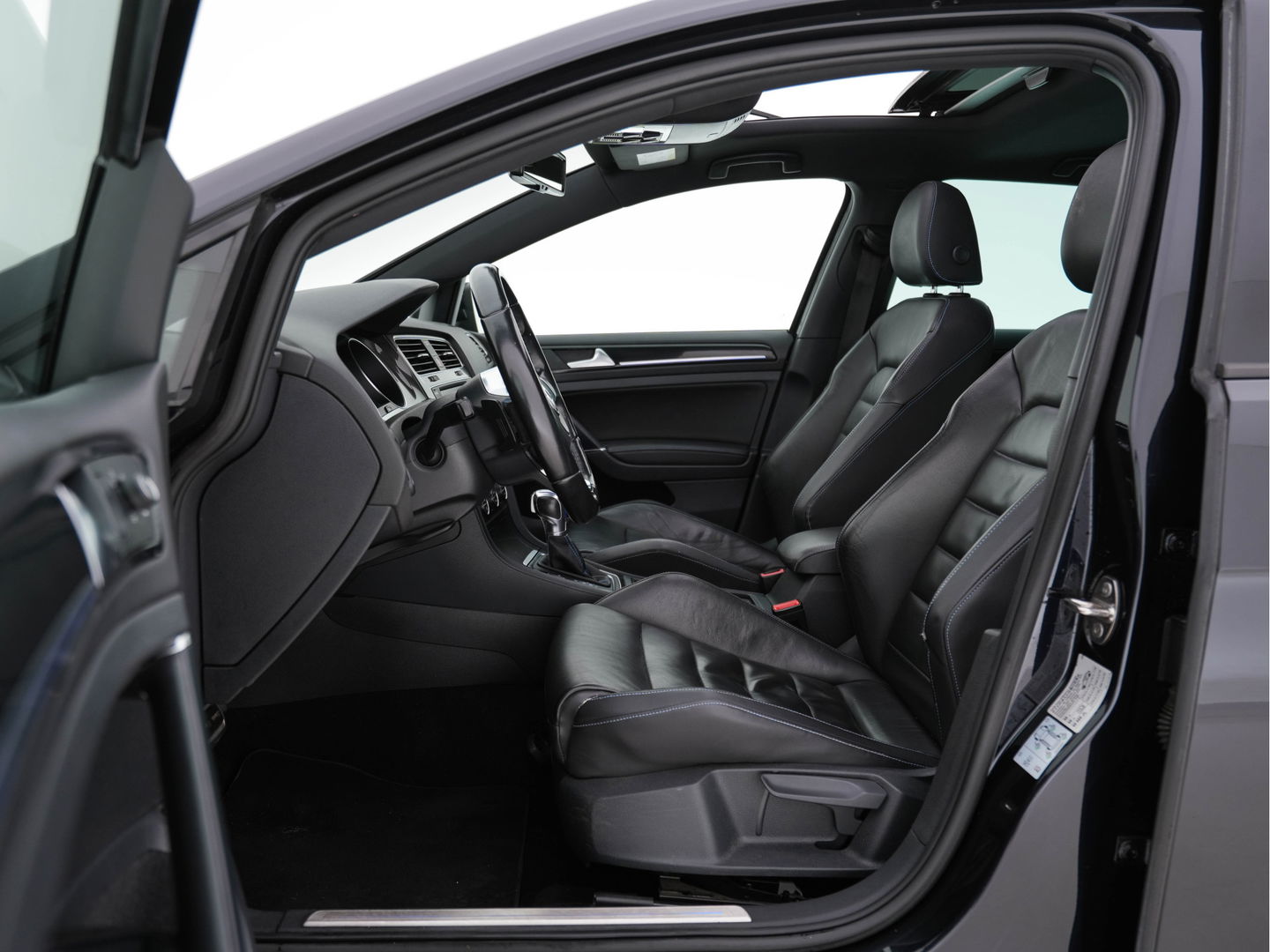 Volkswagen Golf 1.4 TSI GTE Executive-Plus-Pack Aut. *PANO | FULL-LEATHER | ADAPTIVE-CRUISE | FULL-LED | KEYLESS | CAMERA | NAVI-FULLMAP | ECC | PDC | TOWBAR | SHIFT-PADDLES | SPORT-SEATS | 18''ALU*