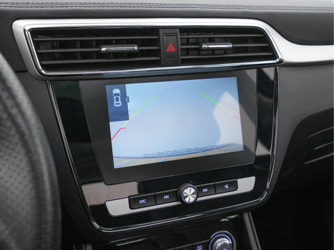 MG ZS EV Luxury 45 kWh (INCL-BTW) *PANO | FULL-LEATHER | CCS-FASTLOADER | KEYLESS | NAVI-FULLMAP | ADAPTIVE-CRUISE | CAMERA | APP-CONNECT | DAB | LANE-ASSIST | SPORT-SEATS | 17"ALU*