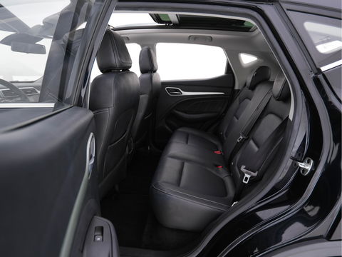 MG ZS EV Luxury 45 kWh (INCL-BTW) *PANO | FULL-LEATHER | CCS-FASTLOADER | KEYLESS | NAVI-FULLMAP | ADAPTIVE-CRUISE | CAMERA | APP-CONNECT | DAB | LANE-ASSIST | SPORT-SEATS | 17"ALU*