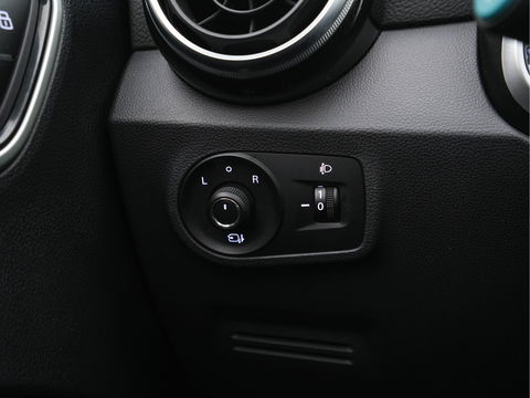 MG ZS EV Luxury 45 kWh (INCL-BTW) *PANO | FULL-LEATHER | CCS-FASTLOADER | KEYLESS | NAVI-FULLMAP | ADAPTIVE-CRUISE | CAMERA | APP-CONNECT | DAB | LANE-ASSIST | SPORT-SEATS | 17"ALU*