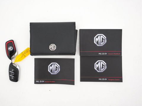 MG ZS EV Luxury 45 kWh (INCL-BTW) *PANO | FULL-LEATHER | CCS-FASTLOADER | KEYLESS | NAVI-FULLMAP | ADAPTIVE-CRUISE | CAMERA | APP-CONNECT | DAB | LANE-ASSIST | SPORT-SEATS | 17"ALU*