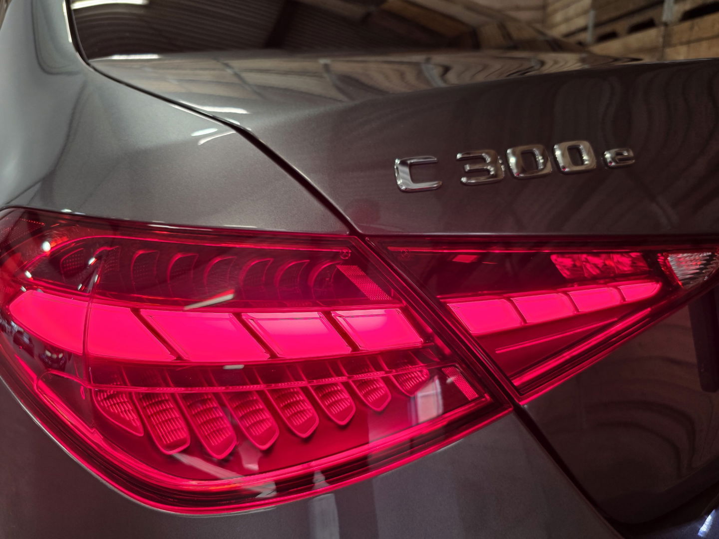 Mercedes-Benz C-Klasse 300 e AMG Line PHEV Leder LED Camera Sfeer Navi Trekhaak LM