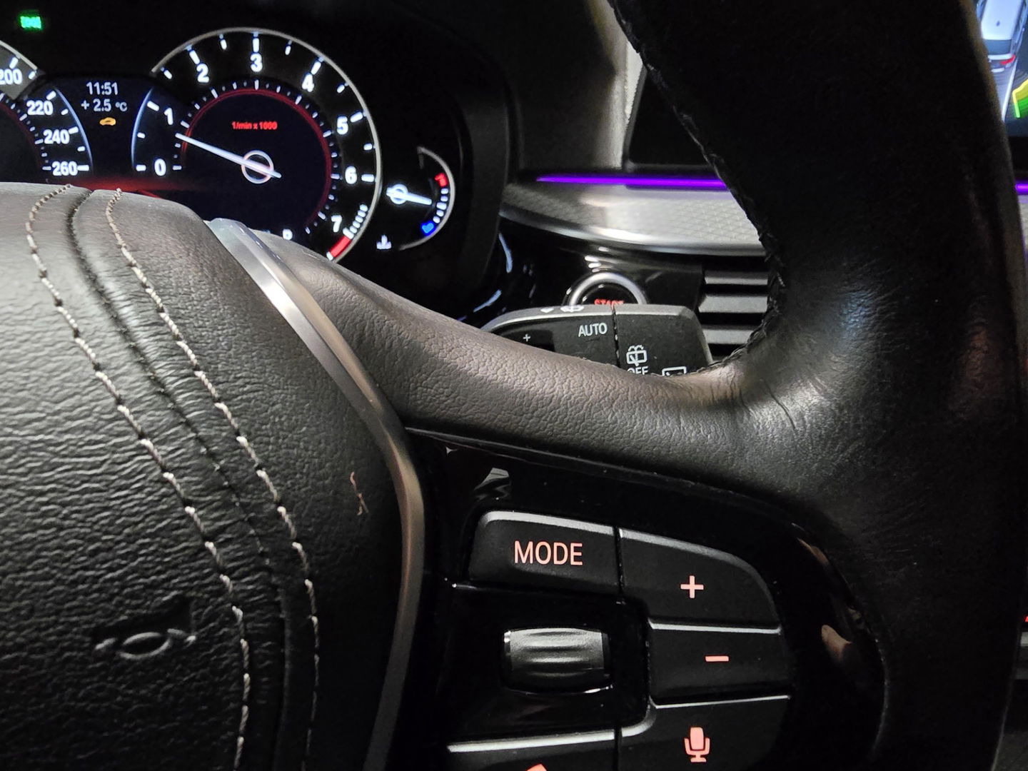 BMW 5 Serie Touring 520i High Executive Leder Pano Led HUD Memory M sport 19"LM