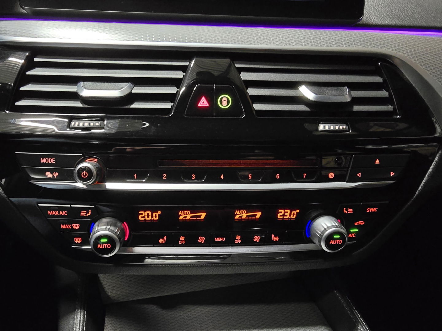 BMW 5 Serie Touring 520i High Executive Leder Pano Led HUD Memory M sport 19"LM