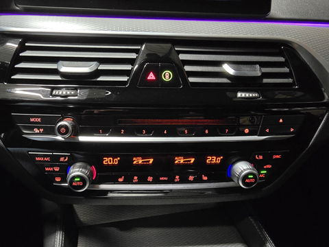 BMW 5 Serie Touring 520i High Executive Leder Pano Led HUD Memory M sport 19"LM