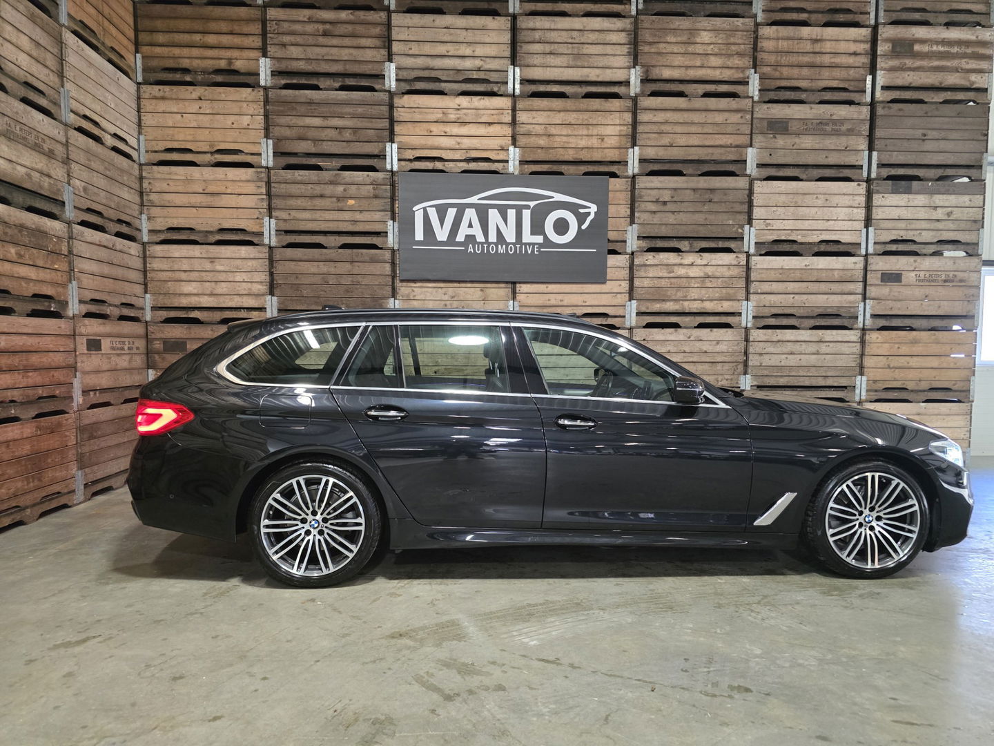 BMW 5 Serie Touring 520i High Executive Leder Pano Led HUD Memory M sport 19"LM