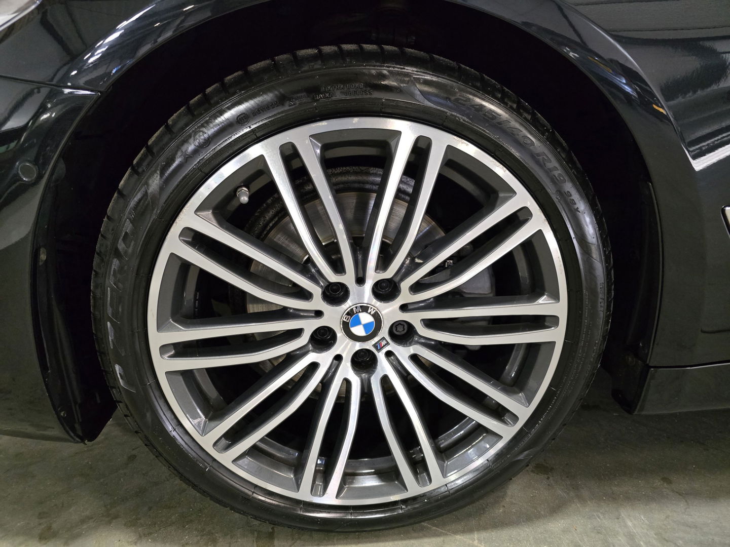 BMW 5 Serie Touring 520i High Executive Leder Pano Led HUD Memory M sport 19"LM