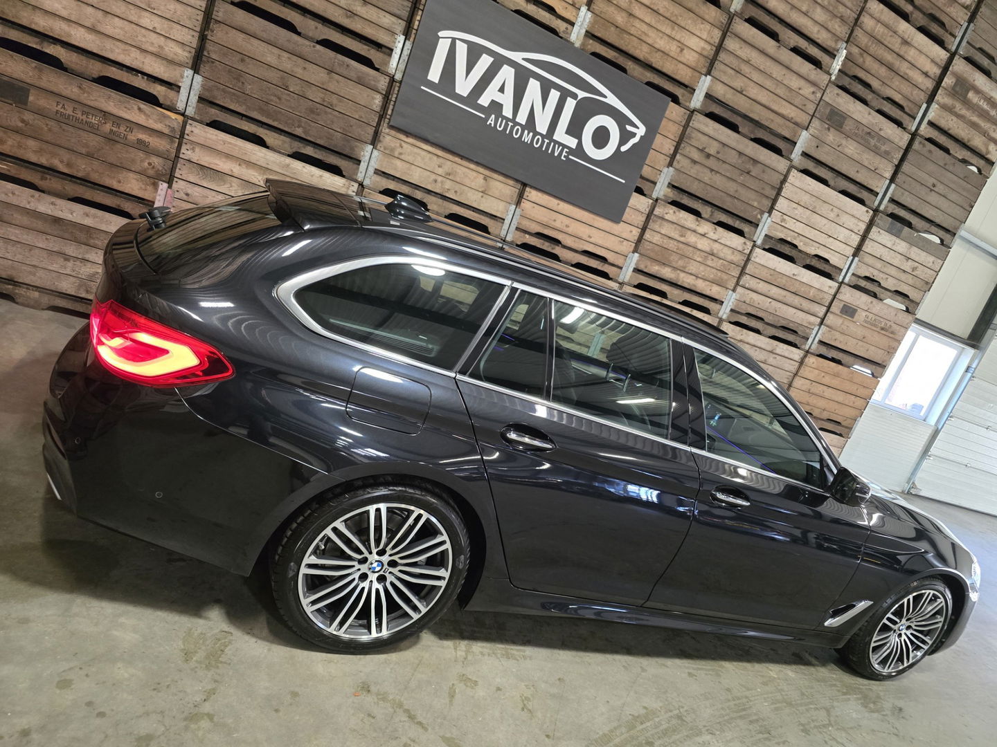 BMW 5 Serie Touring 520i High Executive Leder Pano Led HUD Memory M sport 19"LM