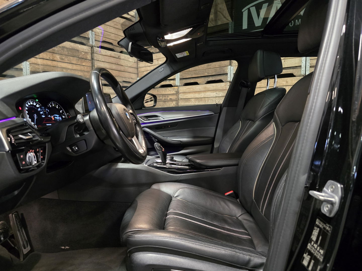 BMW 5 Serie Touring 520i High Executive Leder Pano Led HUD Memory M sport 19"LM