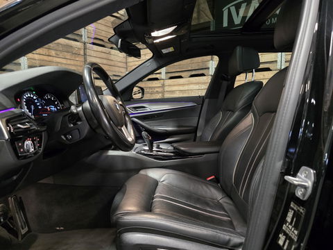 BMW 5 Serie Touring 520i High Executive Leder Pano Led HUD Memory M sport 19"LM