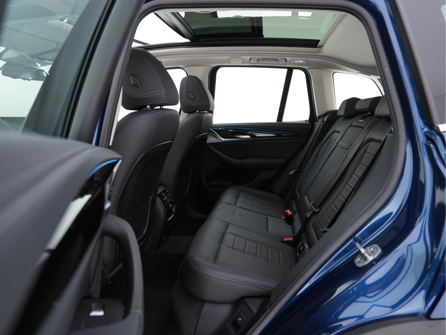BMW iX3 Executive 80 kWh [ 3-Fase ] (INCL-BTW) *PANO | FULL-LED | ADAPTIVE-CRUISE | VERNASCA-FULL-LEATHER | NAVI-FULLMAP | DIGI-COCKPIT | BLIND-SPOT | MEMORY-PACK | CAMERA | AMBIENT-LIGHT | DAB+ | SPORTSEATS | 19''ALU*