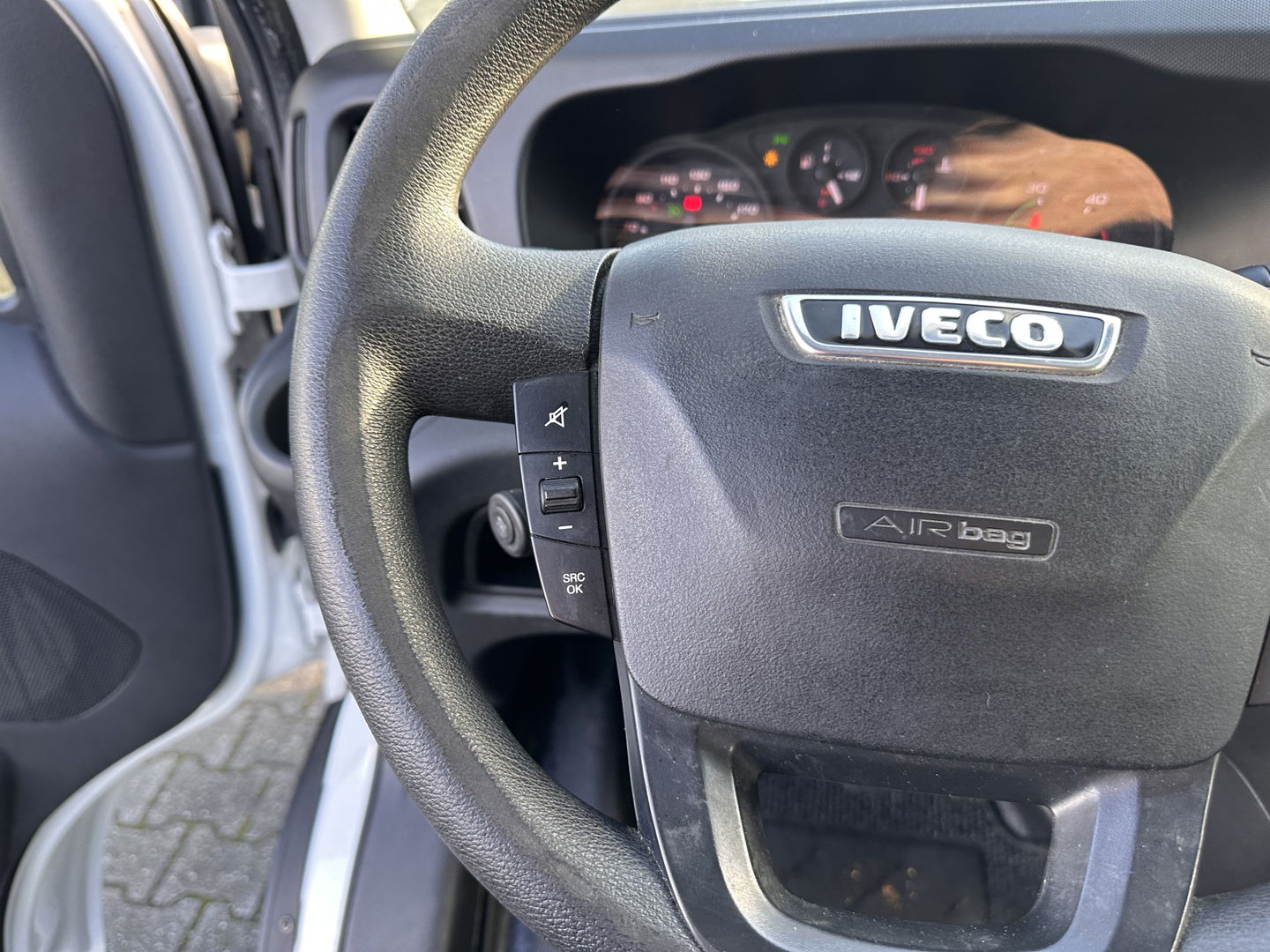Iveco Daily 35S13V 2.3 352 H2 *REFRIGERATED-COMPARTMENT | AIRCO | CRUISE | AIRPRESSURE-SEAT | 3-PERS *