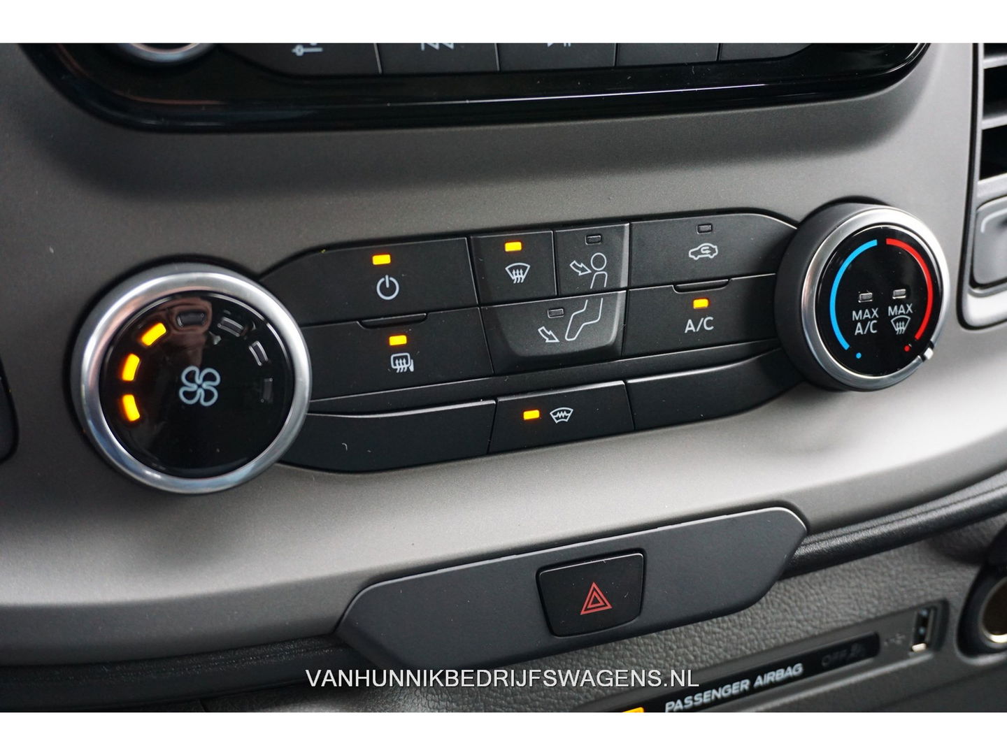 Ford Transit Custom 300L 130 PK Trend AUT BPM VRIJ! Airco, Cruise, Cam, Apple CP/Android A, Trekhaak!! NR. 105