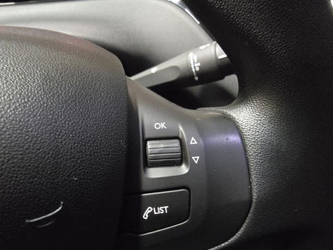 Peugeot 208 1.2 PureTech Blue Lion Navigatie Airco Telefoon PDC