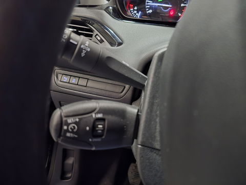Peugeot 208 1.2 PureTech Blue Lion Navigatie Airco Telefoon PDC