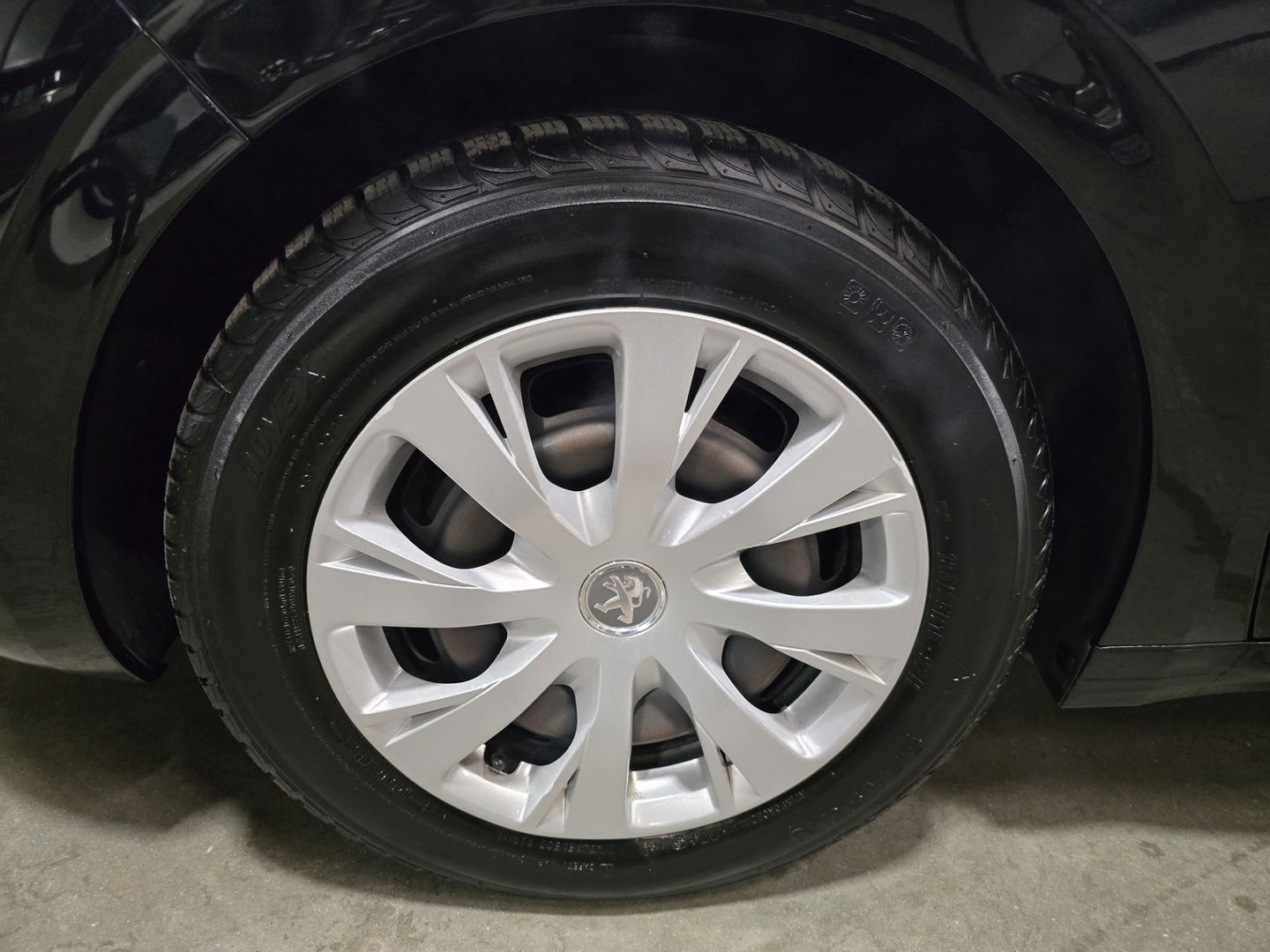 Peugeot 208 1.2 PureTech Blue Lion Navigatie Airco Telefoon PDC