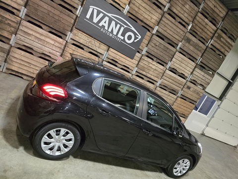 Peugeot 208 1.2 PureTech Blue Lion Navigatie Airco Telefoon PDC