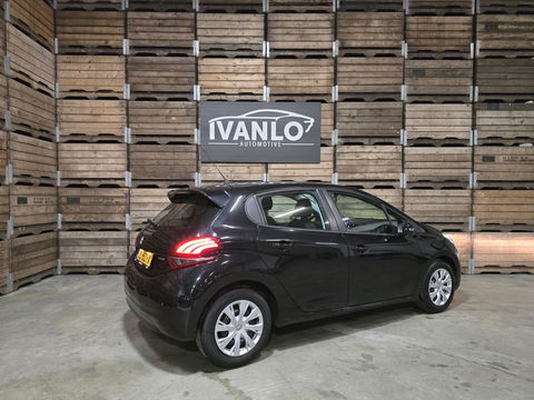 Peugeot 208 1.2 PureTech Blue Lion Navigatie Airco Telefoon PDC