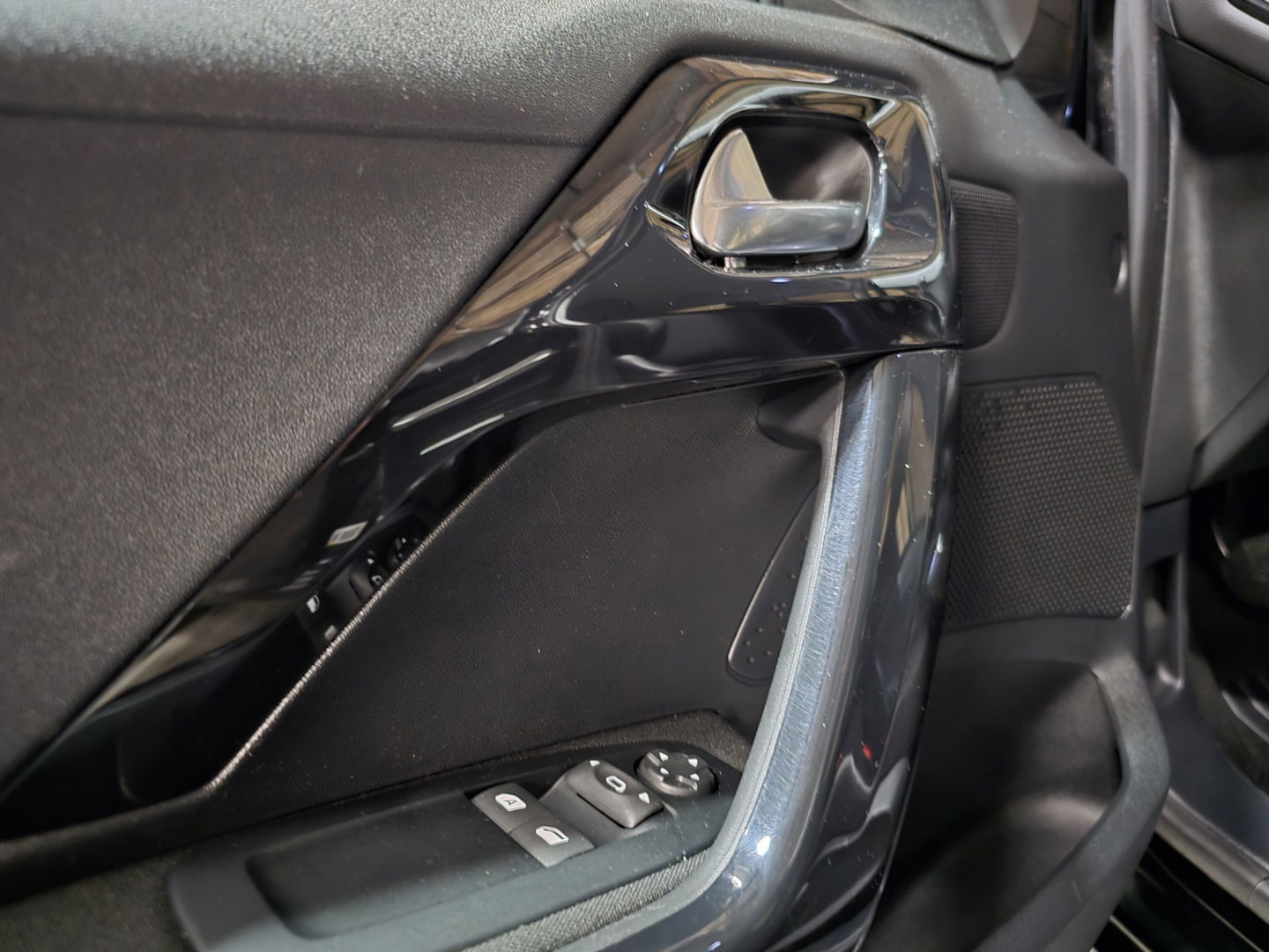 Peugeot 208 1.2 PureTech Blue Lion Navigatie Airco Telefoon PDC