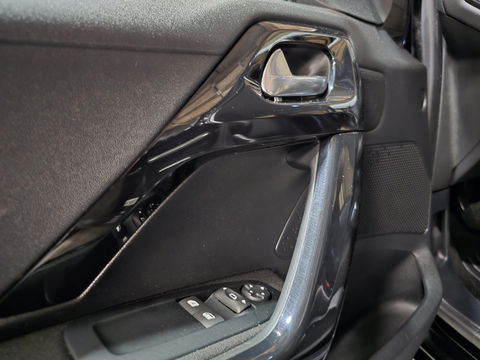 Peugeot 208 1.2 PureTech Blue Lion Navigatie Airco Telefoon PDC