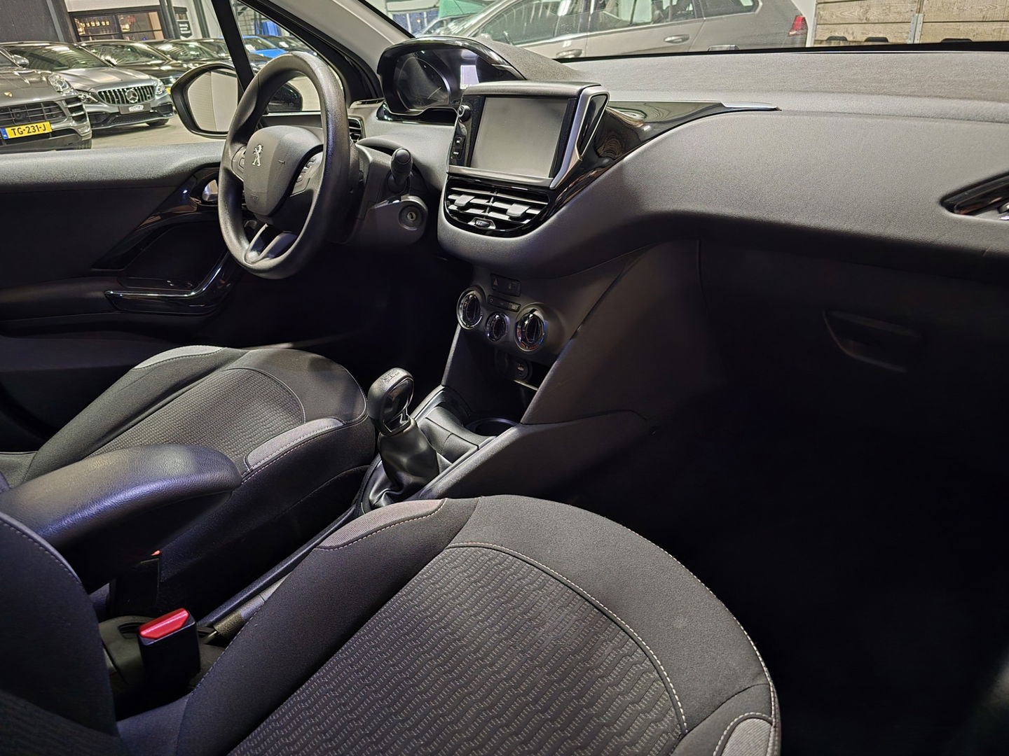 Peugeot 208 1.2 PureTech Blue Lion Navigatie Airco Telefoon PDC