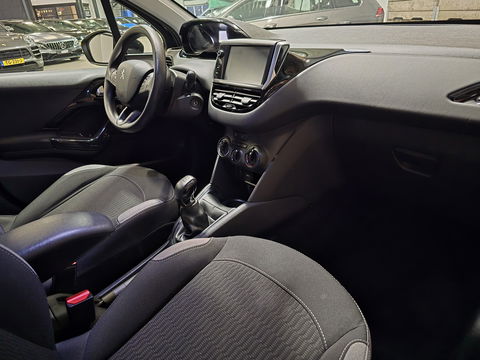 Peugeot 208 1.2 PureTech Blue Lion Navigatie Airco Telefoon PDC