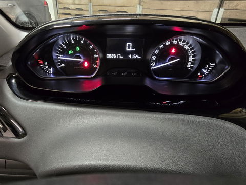 Peugeot 208 1.2 PureTech Blue Lion Navigatie Airco Telefoon PDC