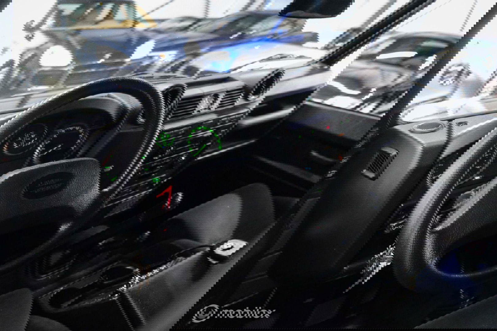 Land Rover Defender 2.4 TD 110 | Airco | BTW auto | Origineel NL | SVX | NAP | Commercial | ASS stoelen | Trekhaak | 60th anniversary | X Tech |