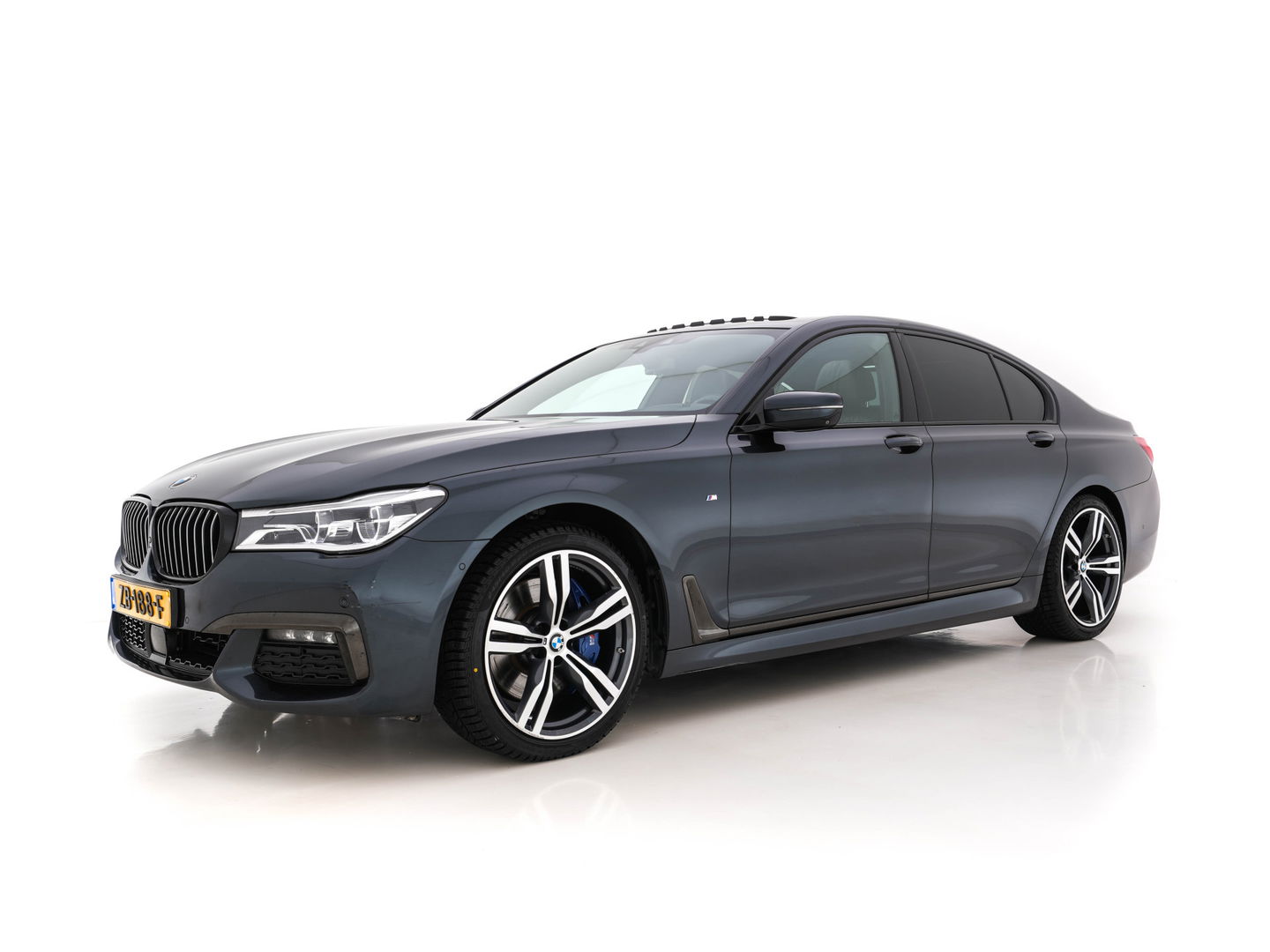 BMW 7 Serie 730d xDrive High Executive M-Sportpack Aut. *PANO | NAPPA-FULL-LEATHER | HARMAN/KARDON-SURROUND | SOFT-CLOSE | HEAD-UP | ADAPT.CRUISE | FULL-LED | MEMORY-PACK | SURROUND-VIEW | DIGI-COCKPIT | BLIS | DAB+ | AMBIENT-LIGHT | 20''ALU*