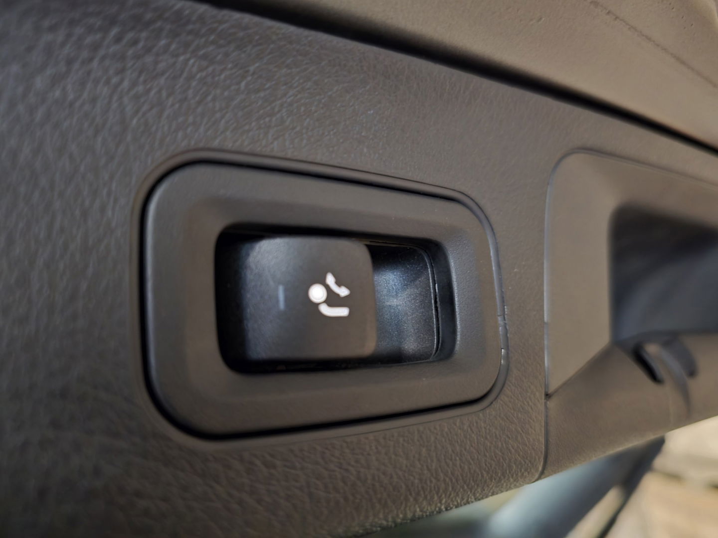 Mercedes-Benz GLA 250 e AMG Line Pano Led Mountaingrau Navi Clima Cruise 19"LM