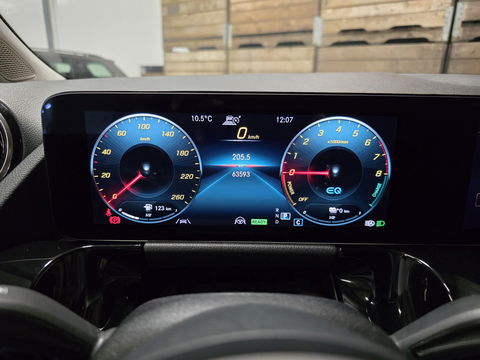 Mercedes-Benz GLA 250 e AMG Line Pano Led Mountaingrau Navi Clima Cruise 19"LM