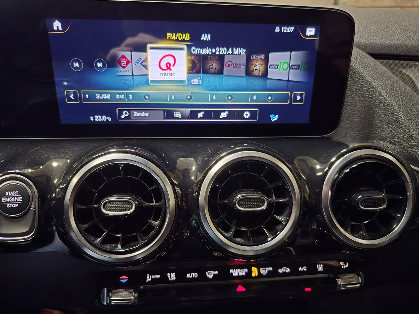 Mercedes-Benz GLA 250 e AMG Line Pano Led Mountaingrau Navi Clima Cruise 19"LM