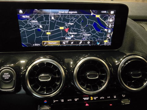 Mercedes-Benz GLA 250 e AMG Line Pano Led Mountaingrau Navi Clima Cruise 19"LM