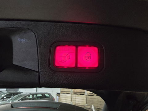 Mercedes-Benz GLA 250 e AMG Line Pano Led Mountaingrau Navi Clima Cruise 19"LM