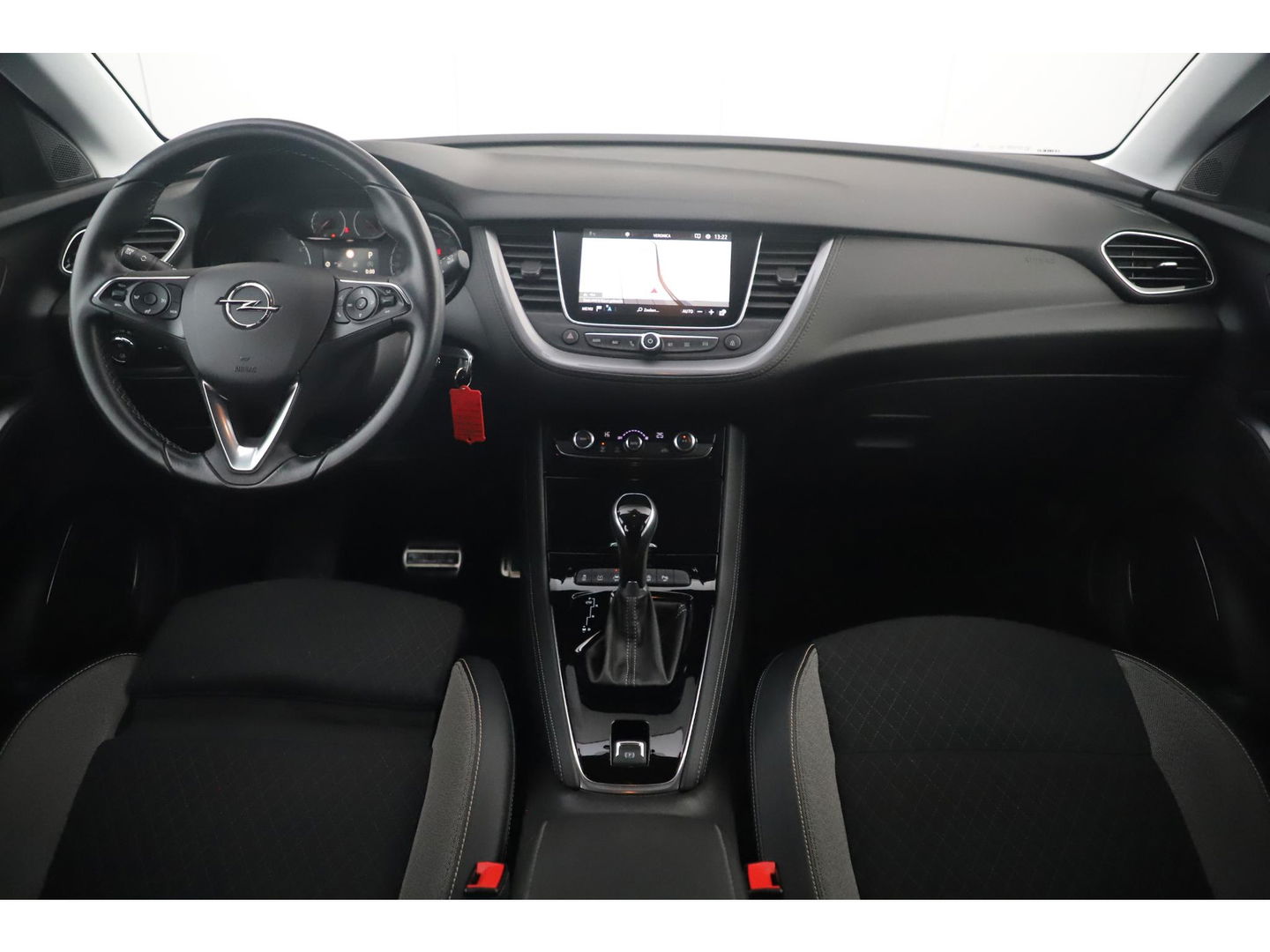 Opel Grandland X 1.2 Turbo Innovation 131PK Trekhaak Navigatie Carplay Android Camera Clima Cruise 18 inch LMV Rijstrooksensor