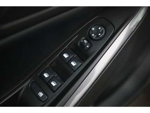 Opel Grandland X 1.2 Turbo Innovation 131PK Trekhaak Navigatie Carplay Android Camera Clima Cruise 18 inch LMV Rijstrooksensor