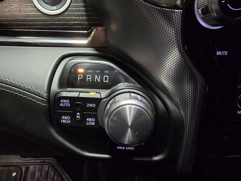 Dodge Ram 1500 5.7 V8 4x4 Crew Cab Limited Pano Leder Navi Clima 22"LM