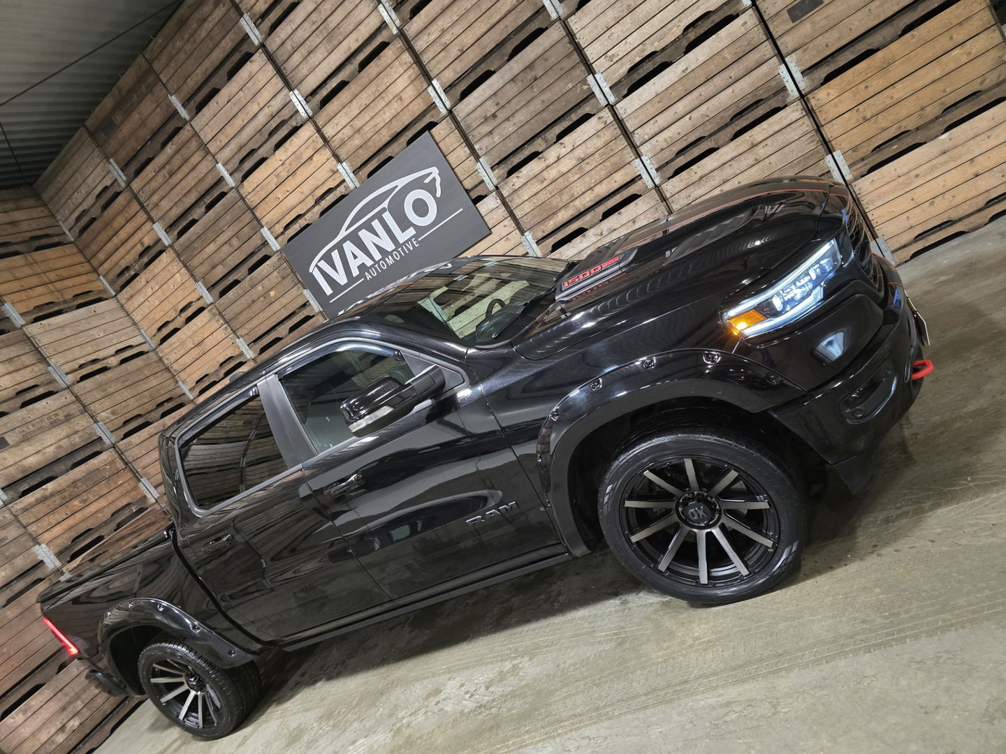 Dodge Ram 1500 5.7 V8 4x4 Crew Cab Limited Pano Leder Navi Clima 22"LM