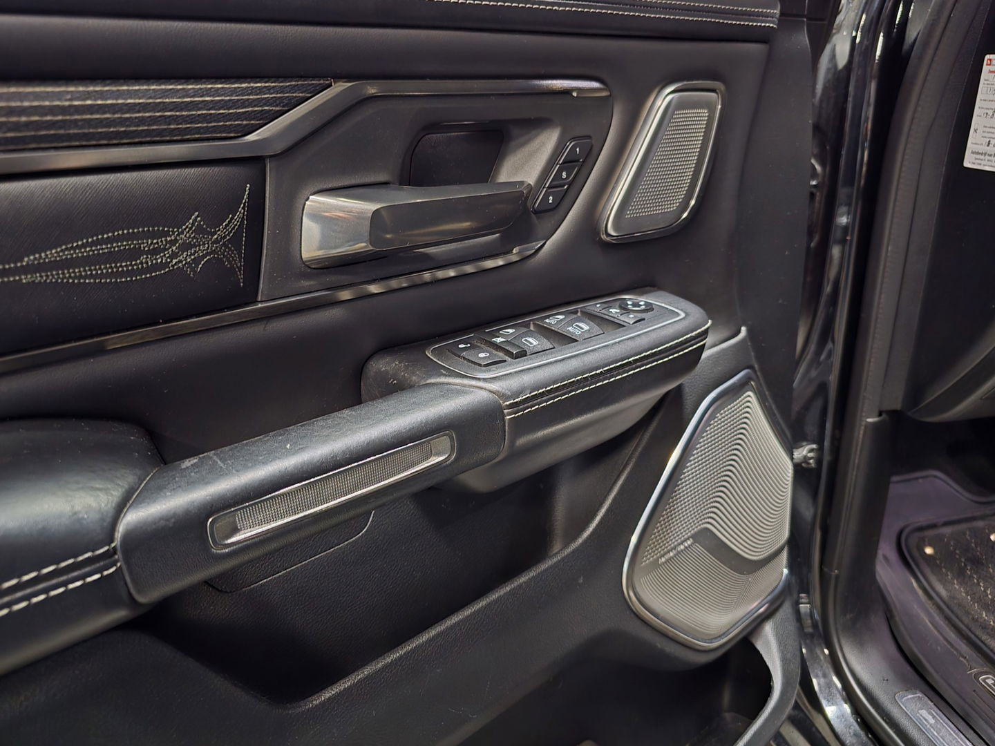 Dodge Ram 1500 5.7 V8 4x4 Crew Cab Limited Pano Leder Navi Clima 22"LM