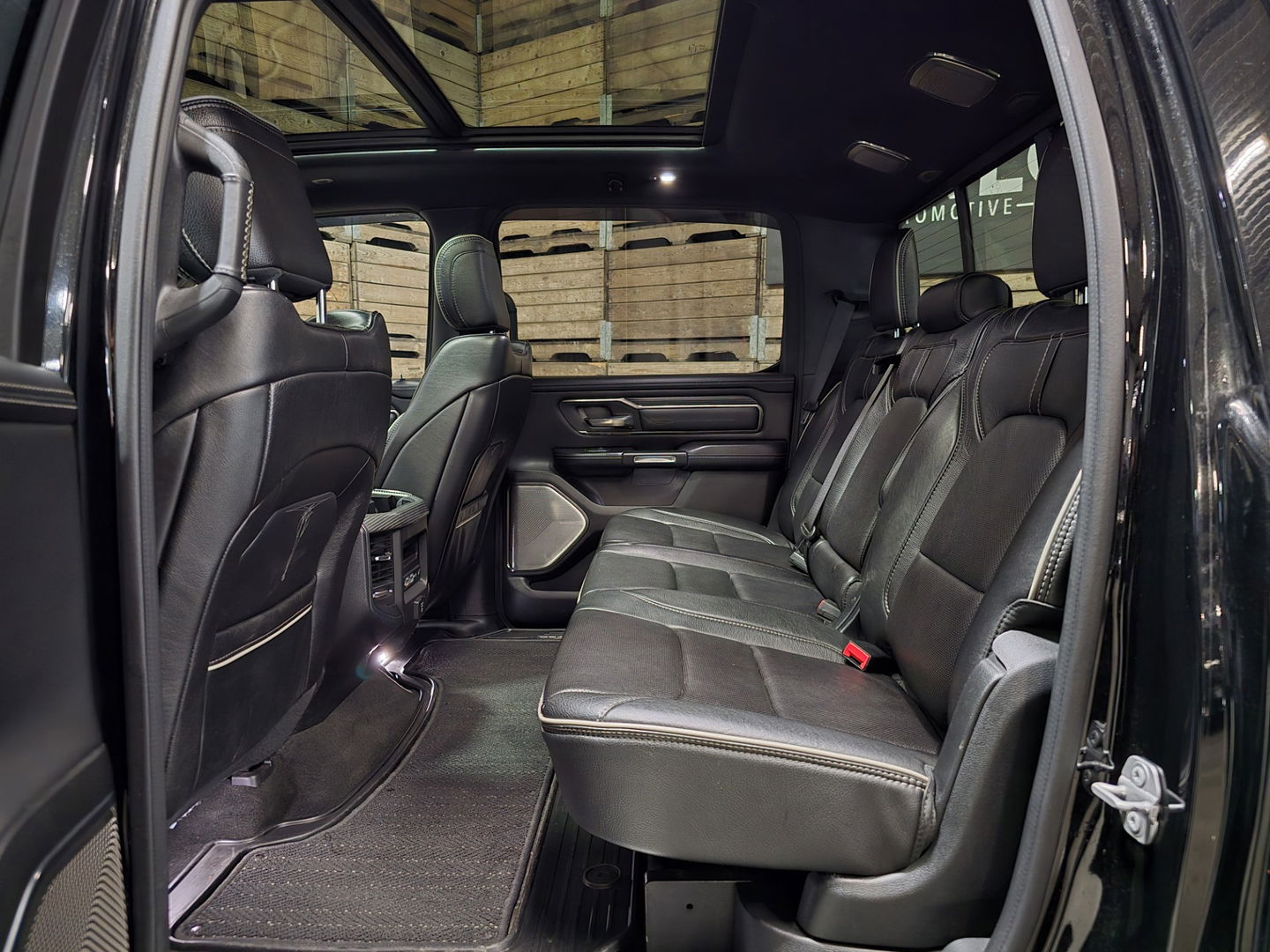 Dodge Ram 1500 5.7 V8 4x4 Crew Cab Limited Pano Leder Navi Clima 22"LM