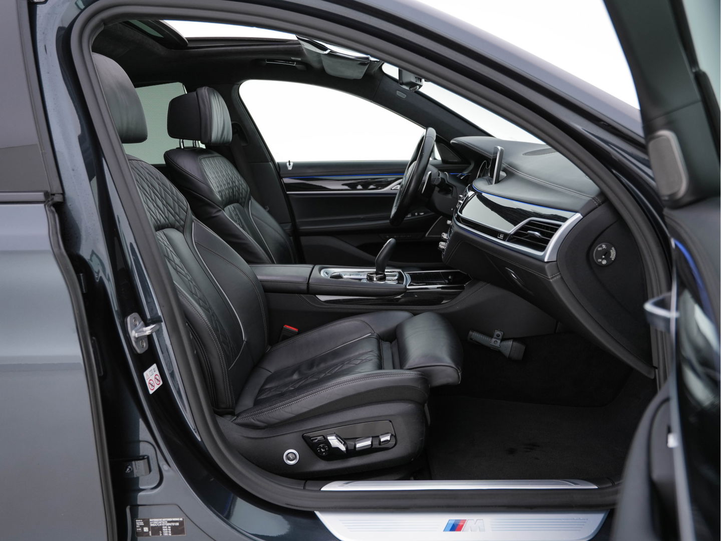 BMW 7 Serie 730d xDrive High Executive M-Sportpack Aut. *PANO | NAPPA-FULL-LEATHER | HARMAN/KARDON-SURROUND | SOFT-CLOSE | HEAD-UP | ADAPT.CRUISE | FULL-LED | MEMORY-PACK | SURROUND-VIEW | DIGI-COCKPIT | BLIS | DAB+ | AMBIENT-LIGHT | 20''ALU*